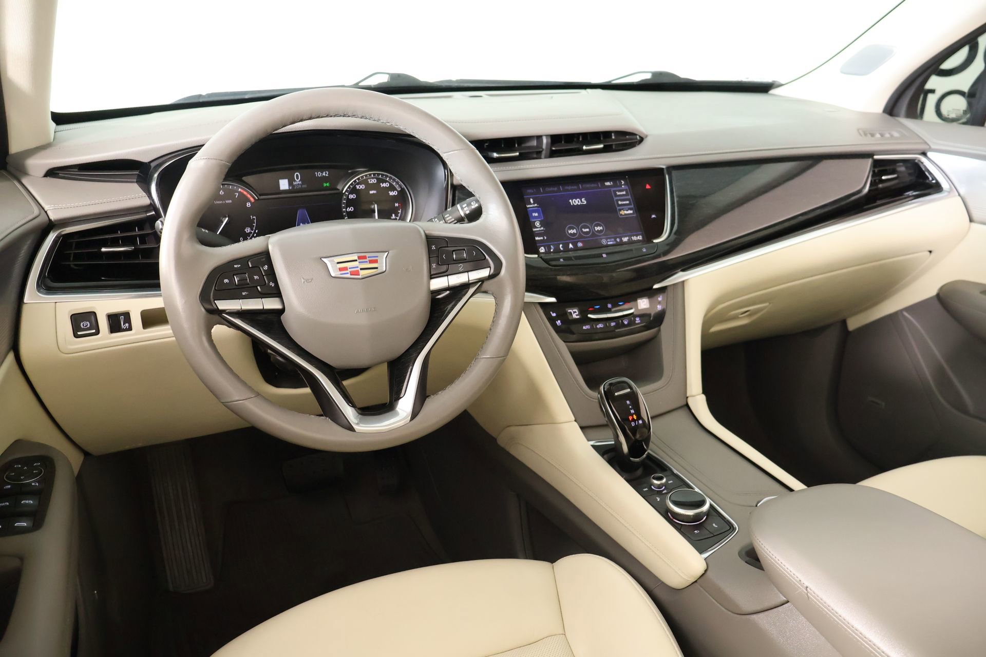 Used 2021 Cadillac XT6 Premium Luxury FWD image 2