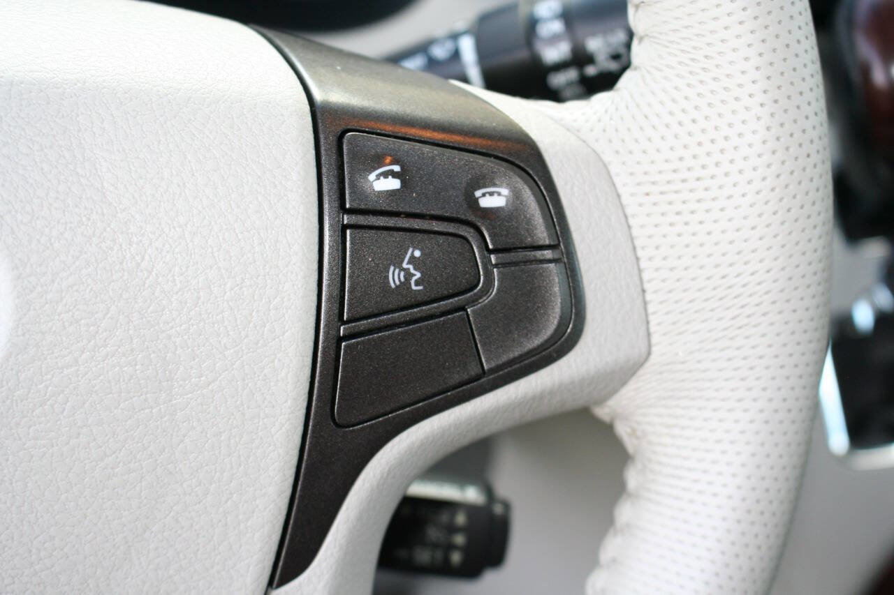 Used 2014 Toyota Sienna XLE image 18