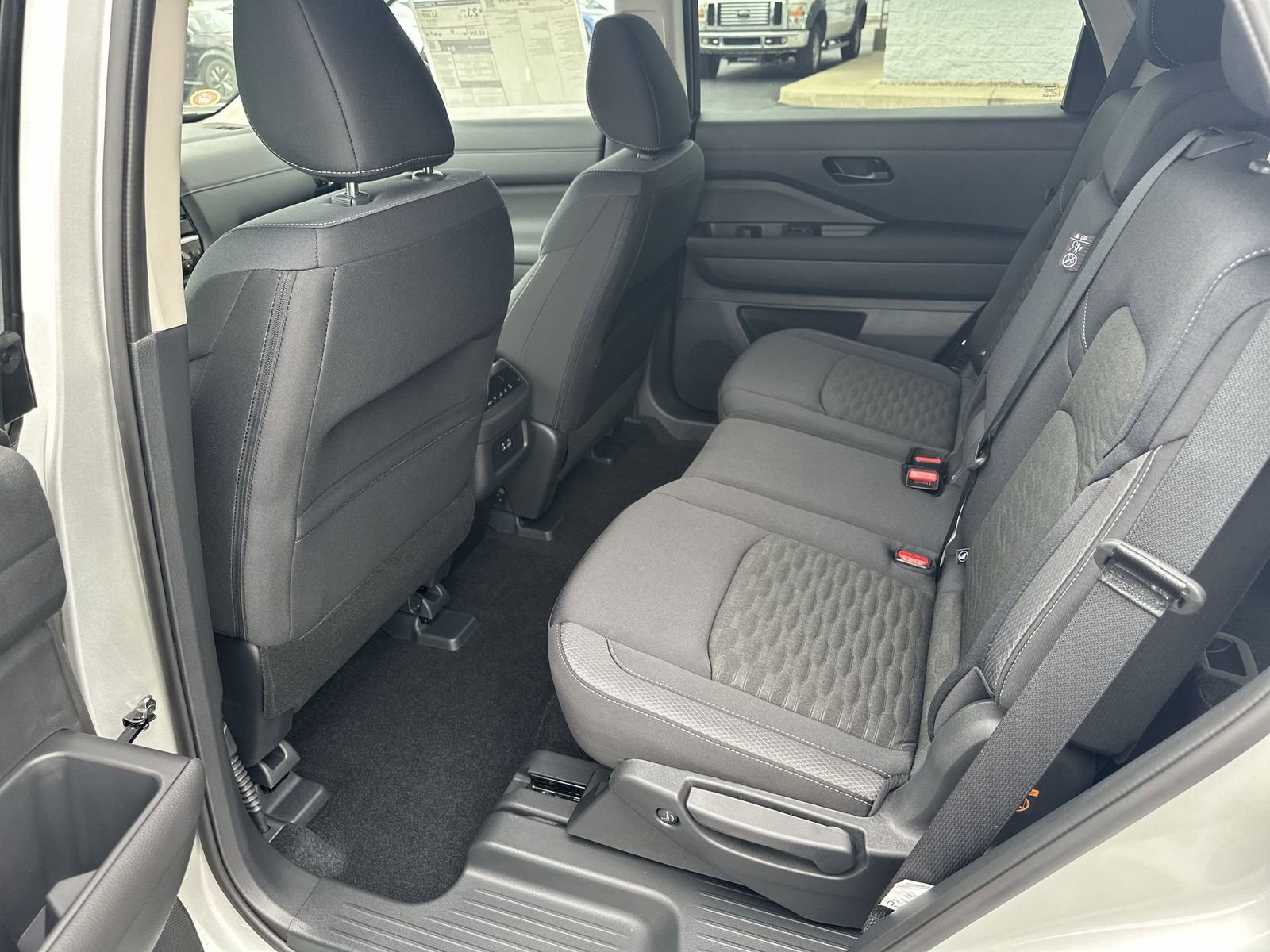 New 2025 Nissan Pathfinder SV image 12