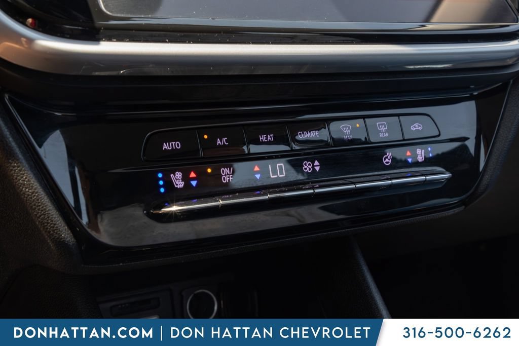 Used 2023 Chevrolet Bolt EUV Premier FWD image 8