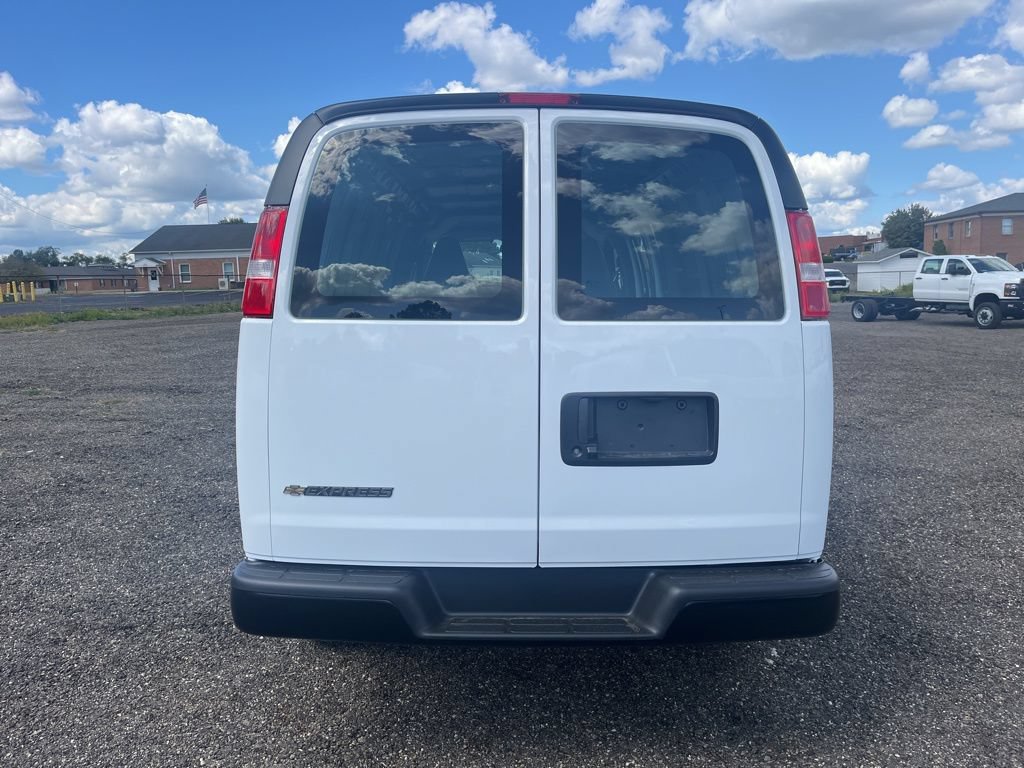 New 2025 Chevrolet Express 3500 Extended w/ Driver Convenience Package RWD image 4