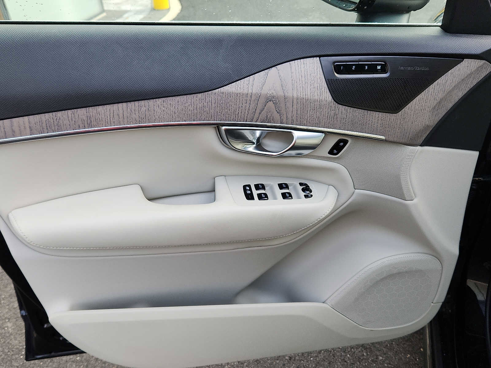 Certified 2024 Volvo XC90 B5 Plus w/ Protection Package Premier image 12