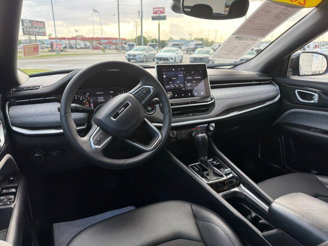 Used 2024 Jeep Compass Latitude AWD/4WD image 12