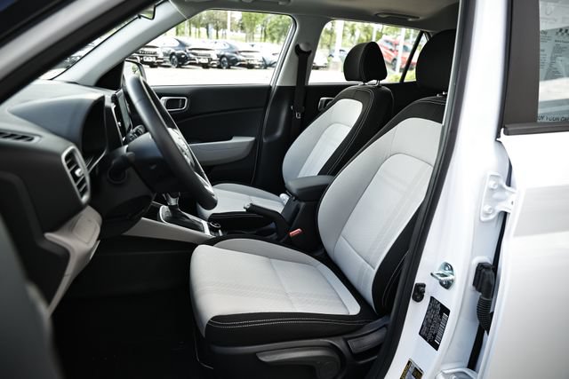 Certified 2025 Hyundai Venue SEL FWD image 18