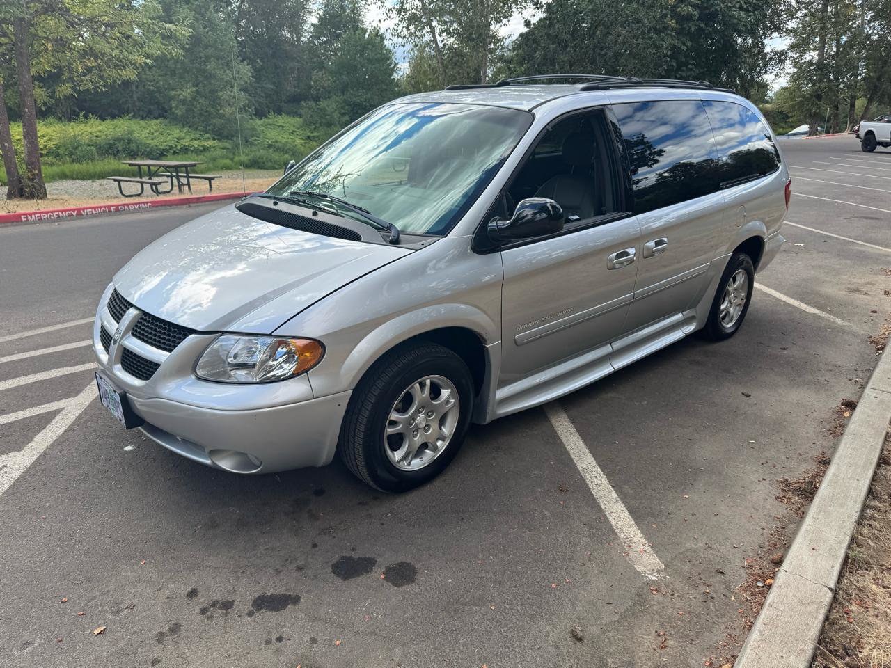 Used 2004 Dodge Grand Caravan SXT w/ Premium Group FWD image 10