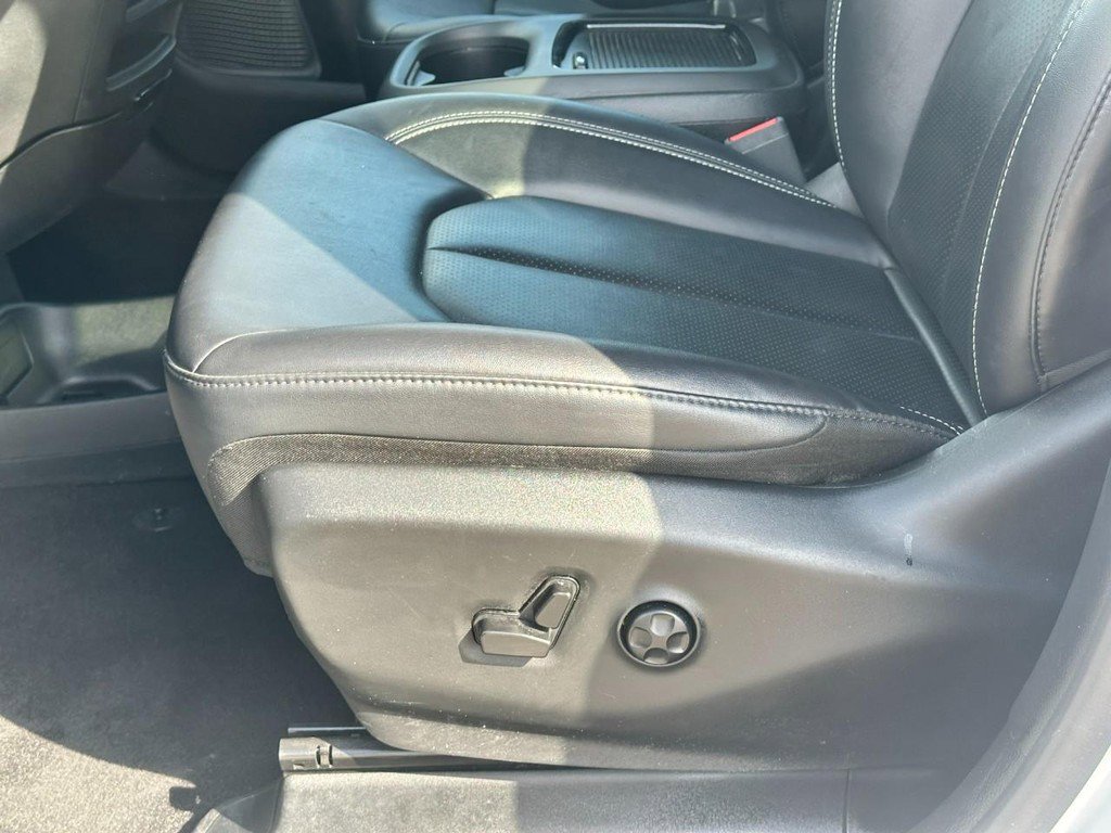 Used 2024 Chrysler Pacifica Limited image 19