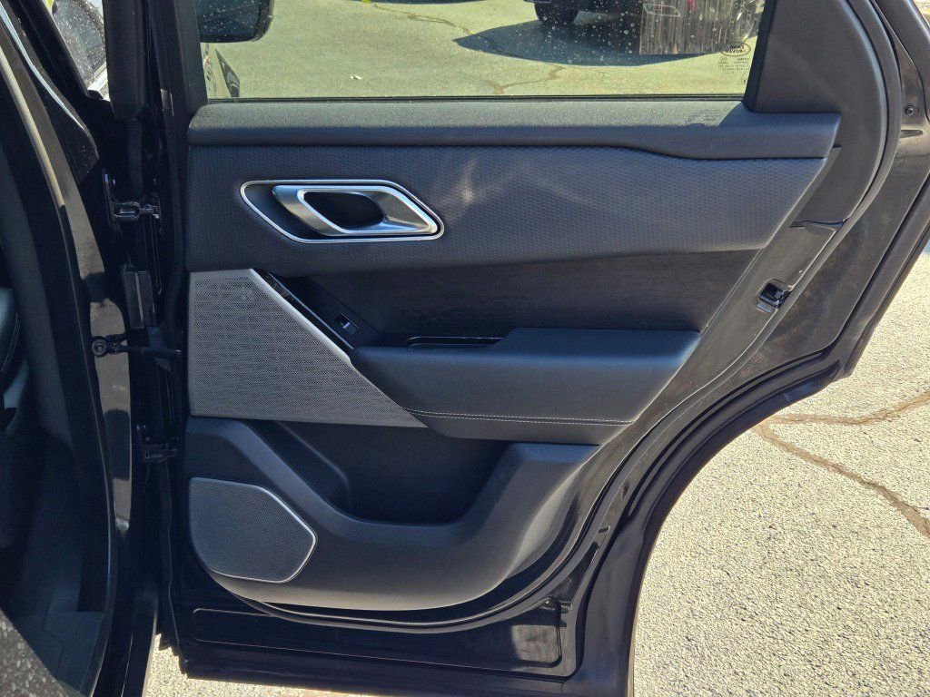 Used 2018 Land Rover Range Rover Velar R-Dynamic SE AWD/4WD image 8