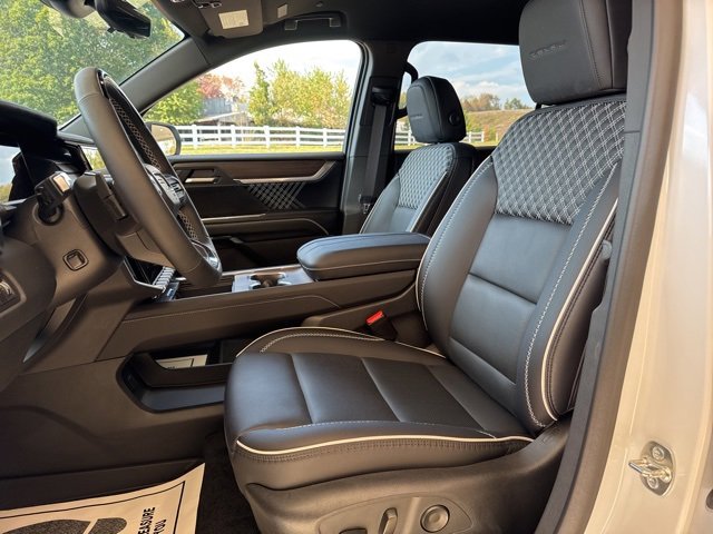New 2025 GMC Acadia Denali w/ Super Cruise Package image 4
