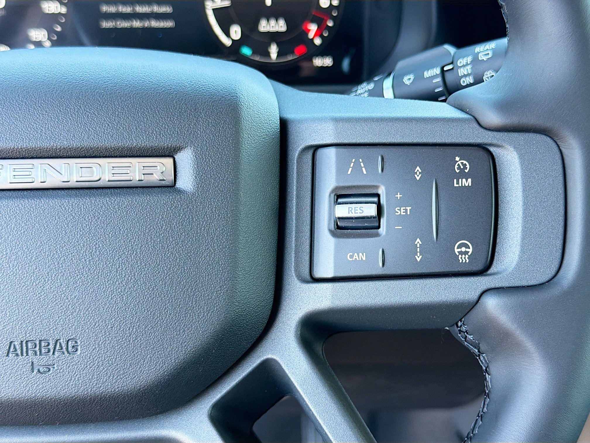 New 2026 Land Rover Defender 110 X-Dynamic SE image 38