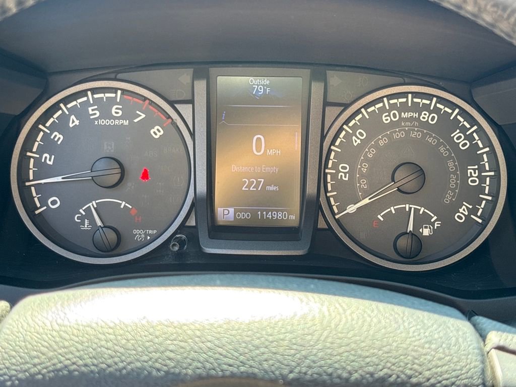 Used 2016 Toyota Tacoma TRD Sport image 21