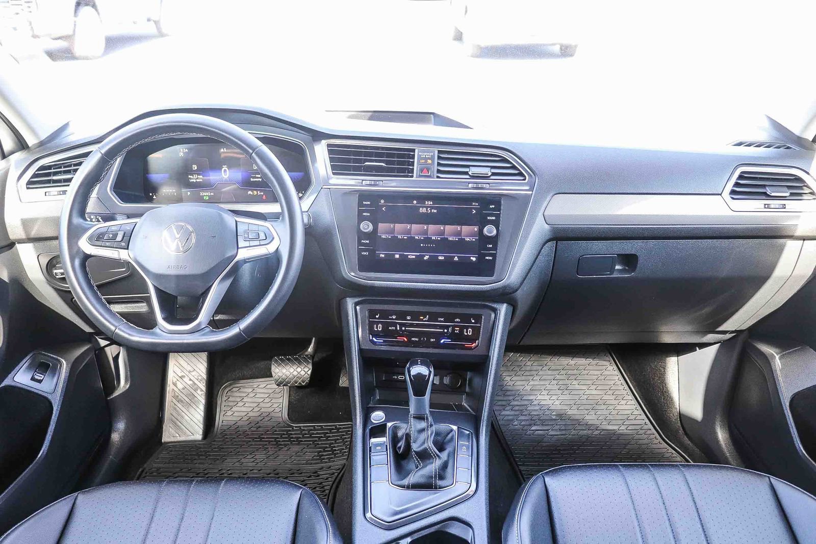 Used 2024 Volkswagen Tiguan SE FWD image 15