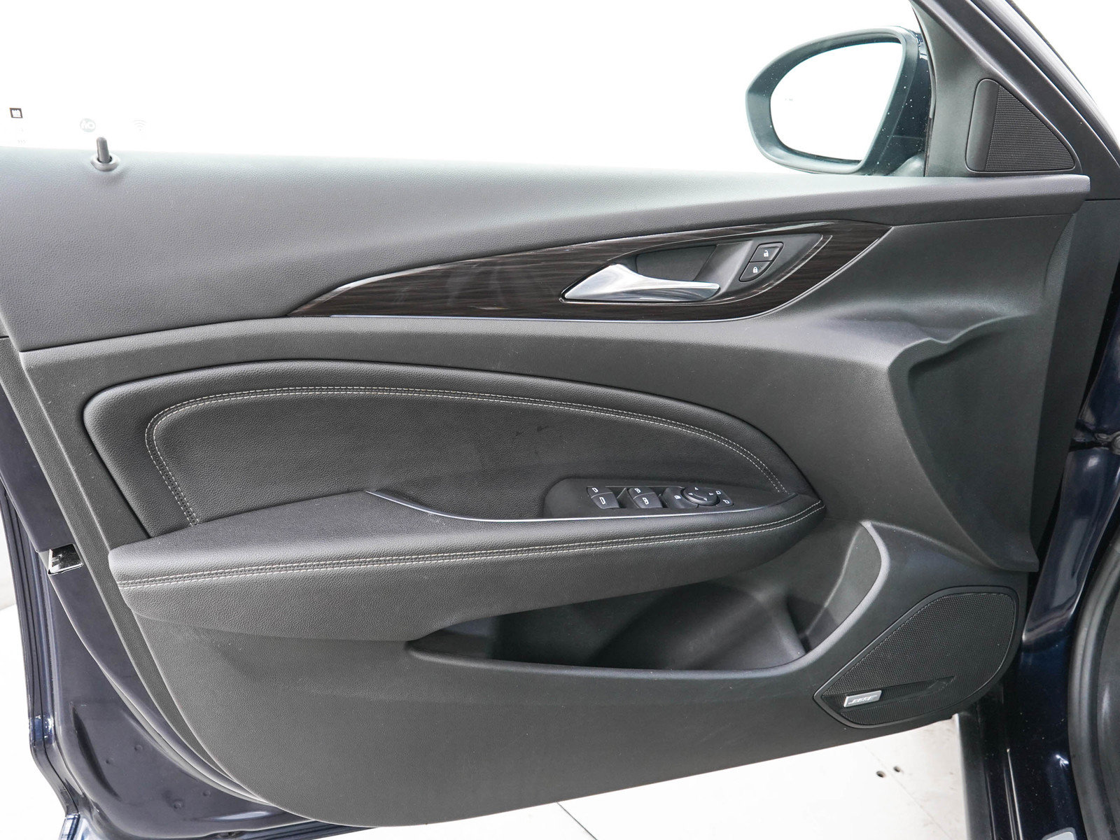 Used 2019 Buick Regal Avenir FWD image 19