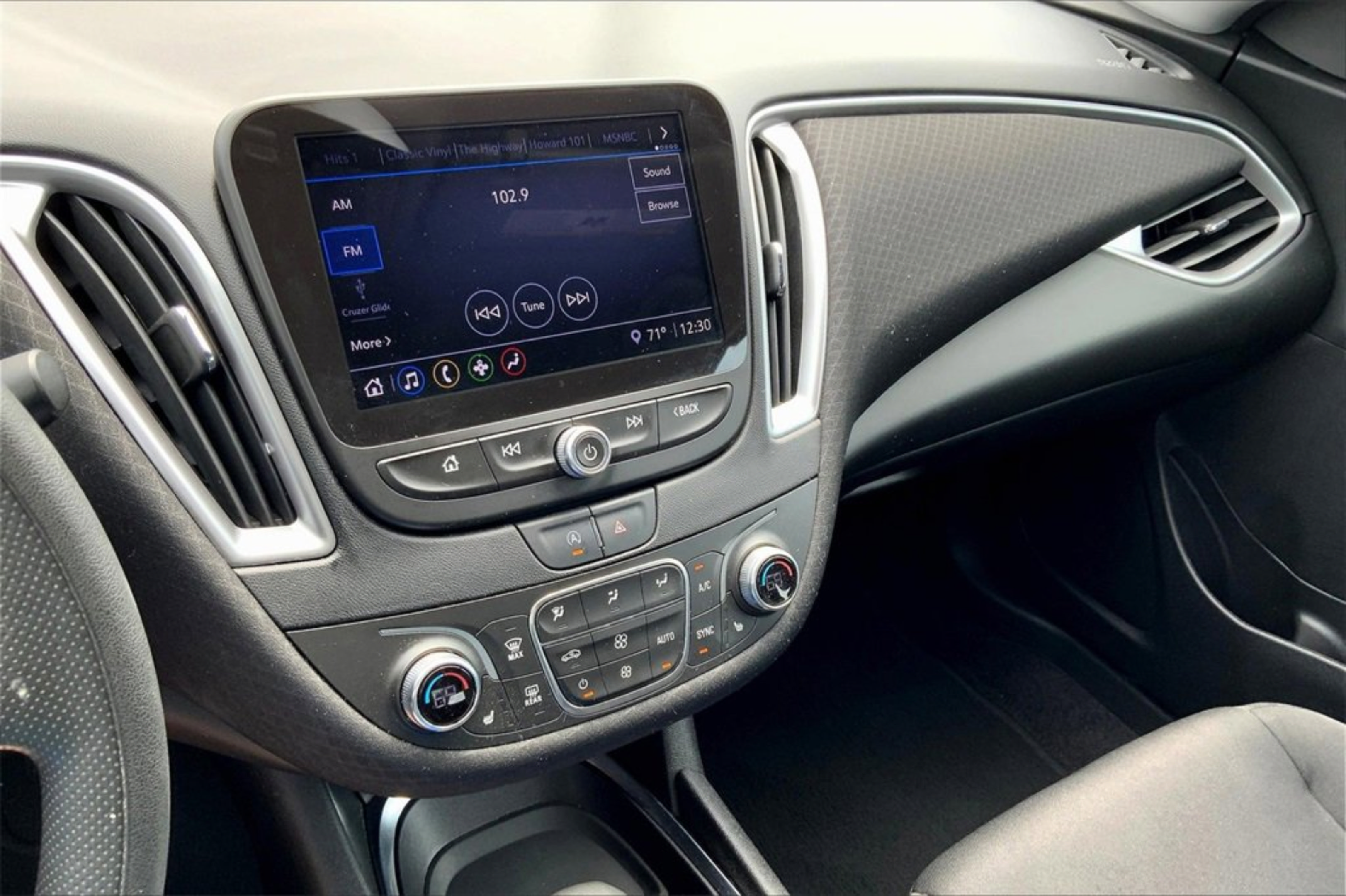 Used 2022 Chevrolet Malibu LT FWD image 34