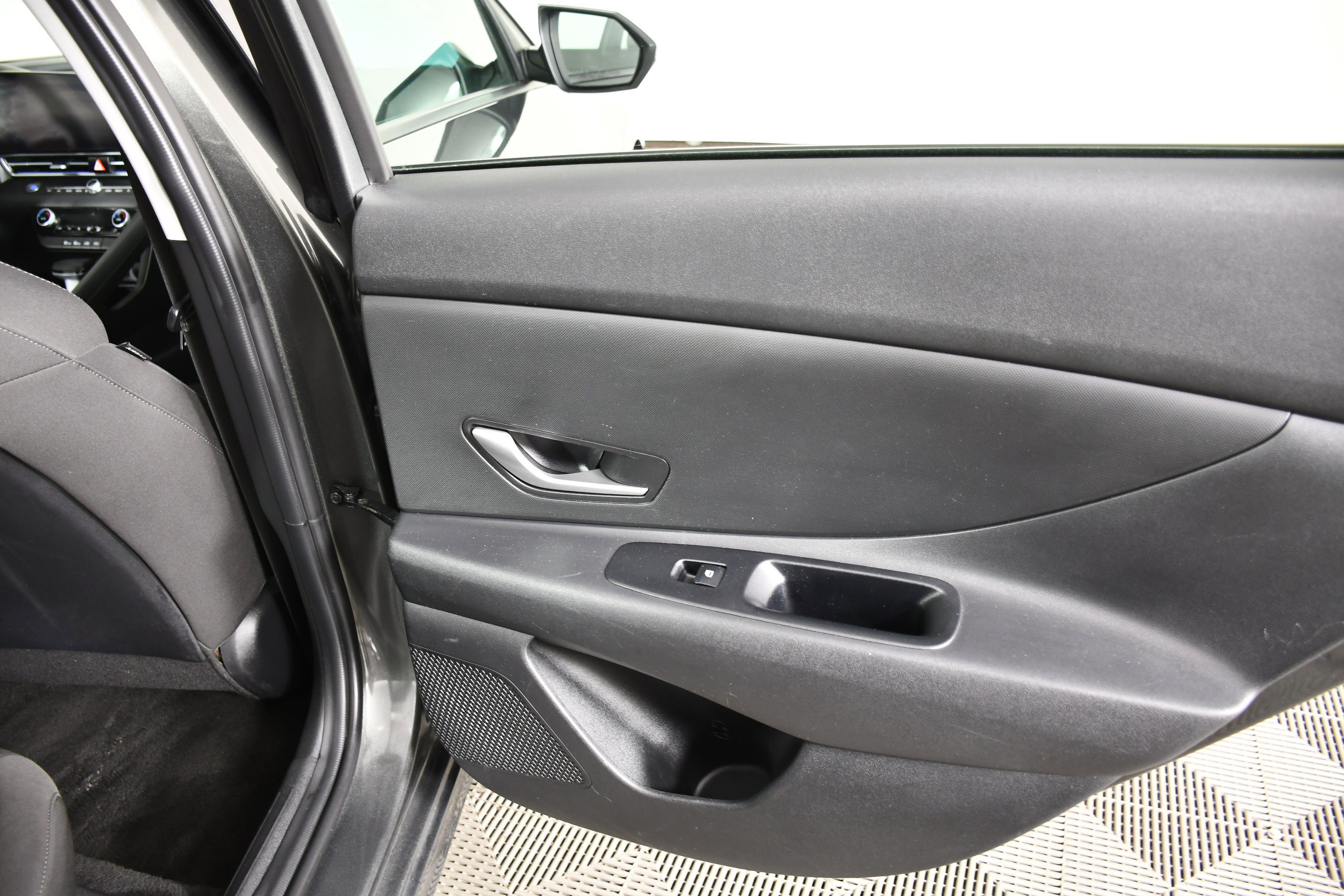 Used 2024 Hyundai Elantra SEL FWD image 43