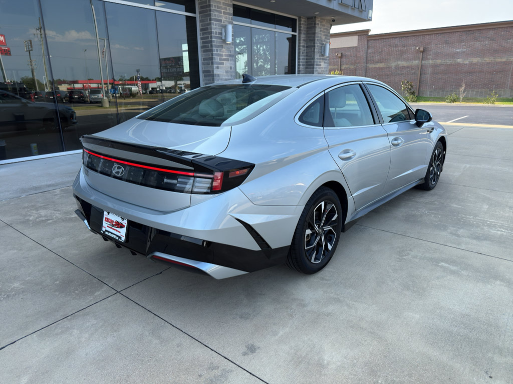 Used 2024 Hyundai Sonata SEL FWD image 9
