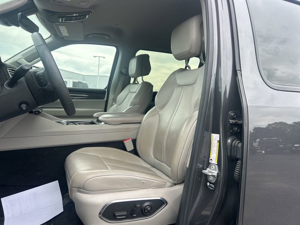 Used 2022 Jeep Wagoneer Series I AWD/4WD image 5