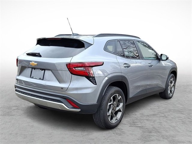 Used 2025 Chevrolet Trax LT w/ Driver Confidence Package image 6