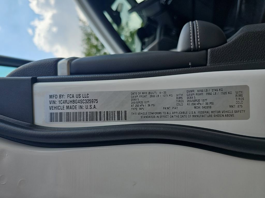 New 2025 Jeep Grand Cherokee Limited image 34