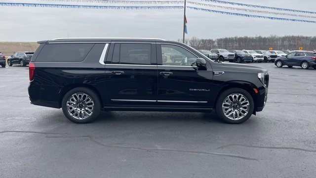 Used 2024 GMC Yukon XL Denali Ultimate image 8