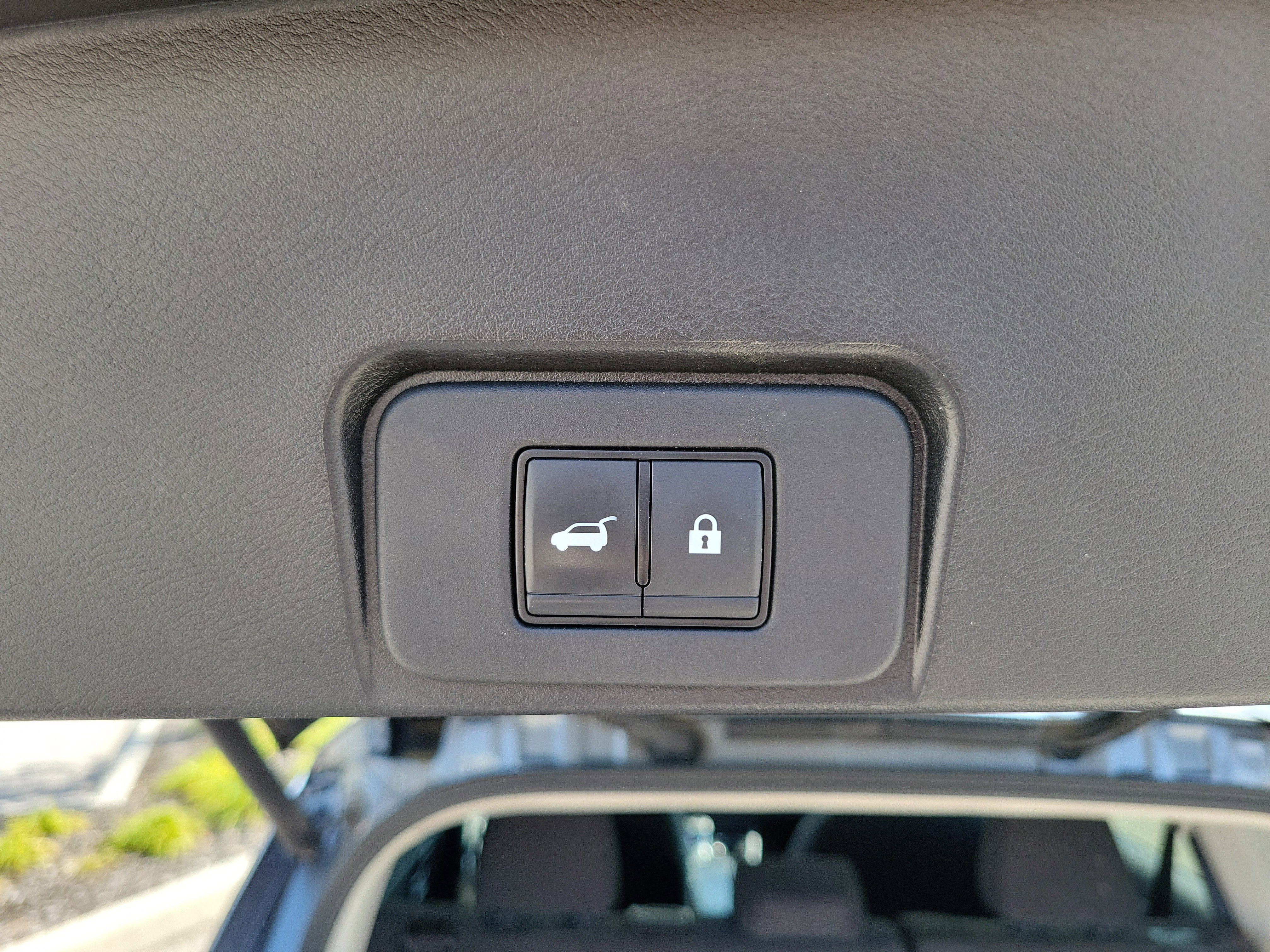 Used 2024 Nissan Rogue SV image 11