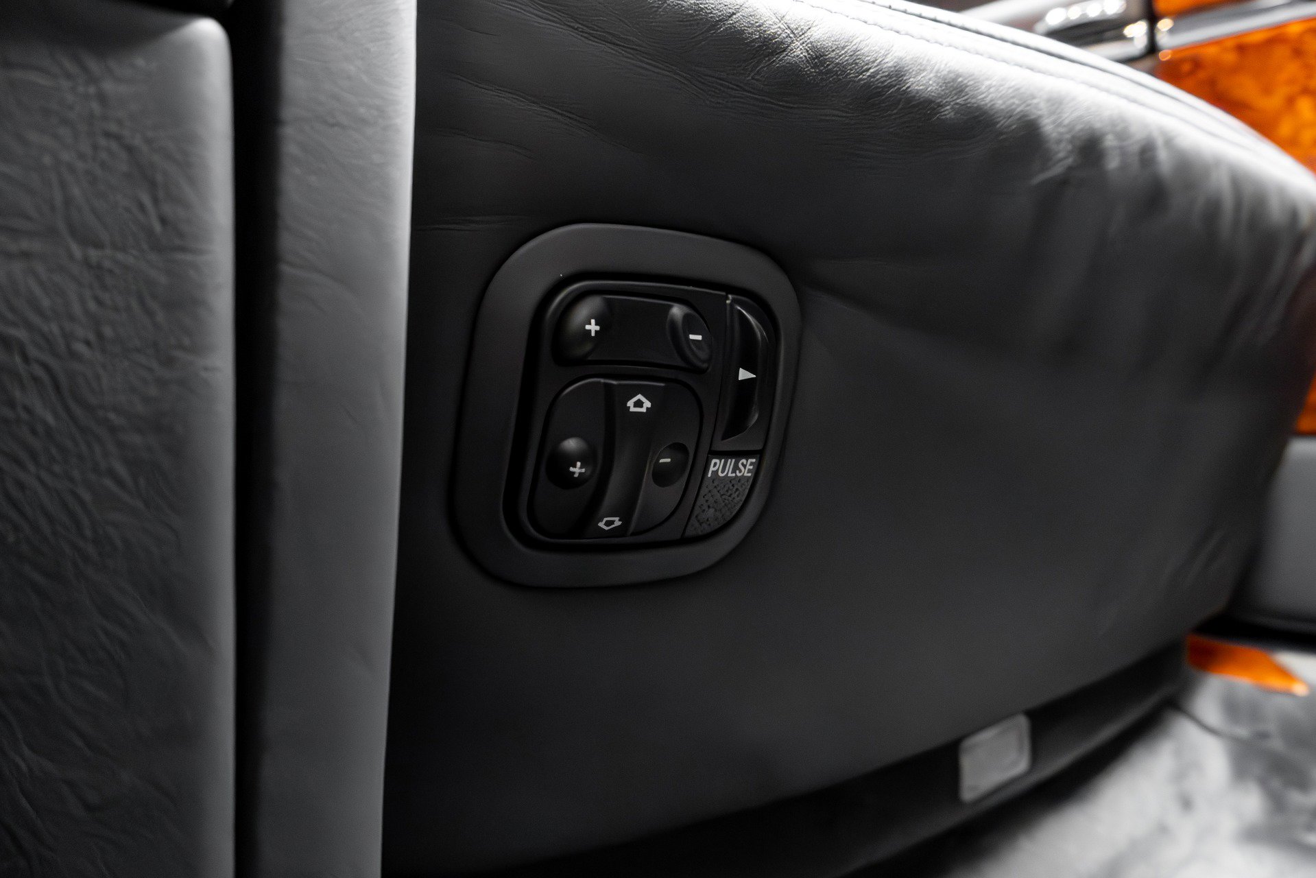 Used 2004 Maybach 57 image 46