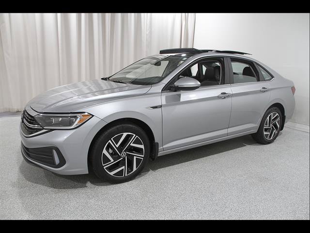 Used 2023 Volkswagen Jetta SEL FWD image 3