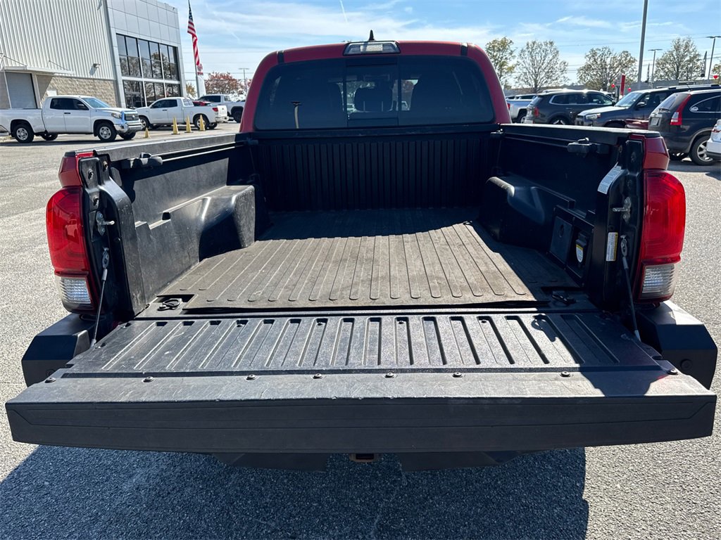 Used 2019 Toyota Tacoma TRD Off-Road image 18