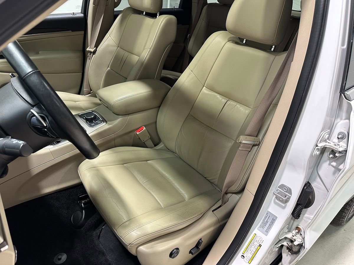 Used 2016 Jeep Grand Cherokee Limited AWD/4WD image 29