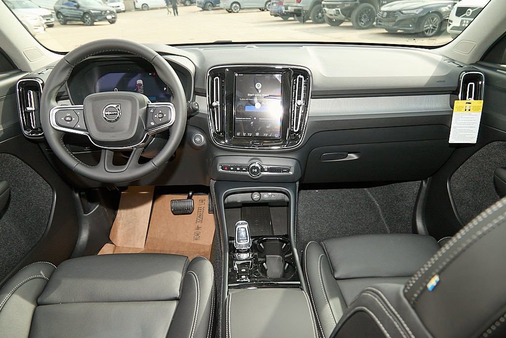 New 2026 Volvo XC40 B5 Plus w/ Protection Package Premier image 23