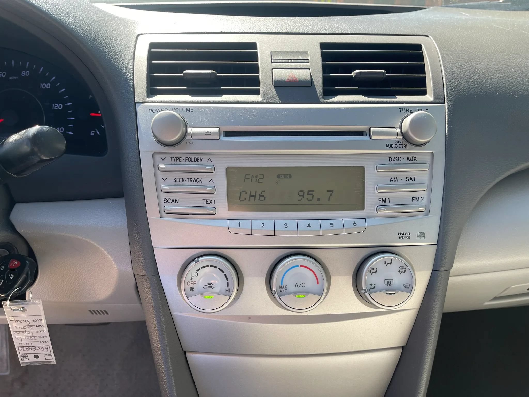 Used 2010 Toyota Camry LE FWD image 18