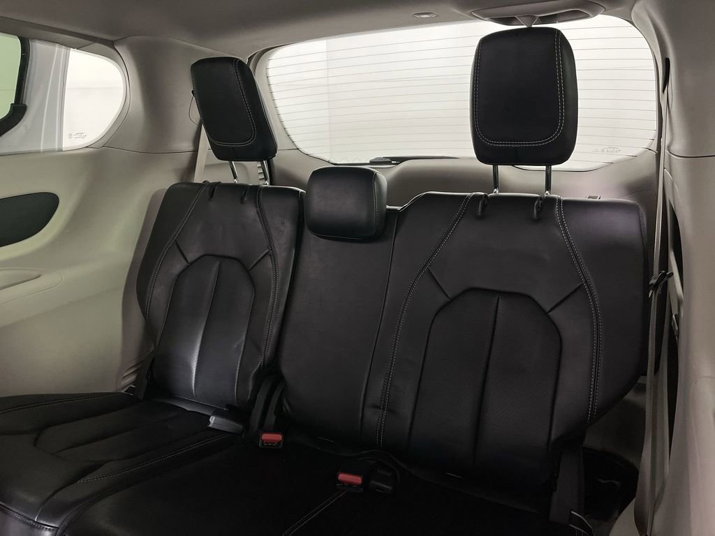 Used 2023 Chrysler Pacifica Touring-L image 22