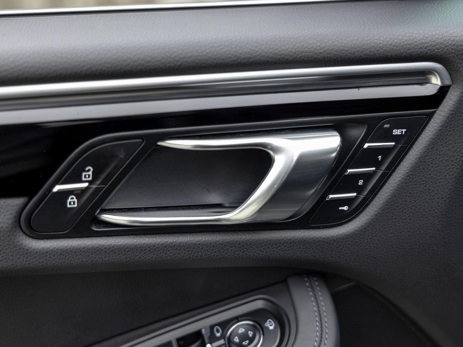 Certified 2022 Porsche Macan AWD/4WD image 22