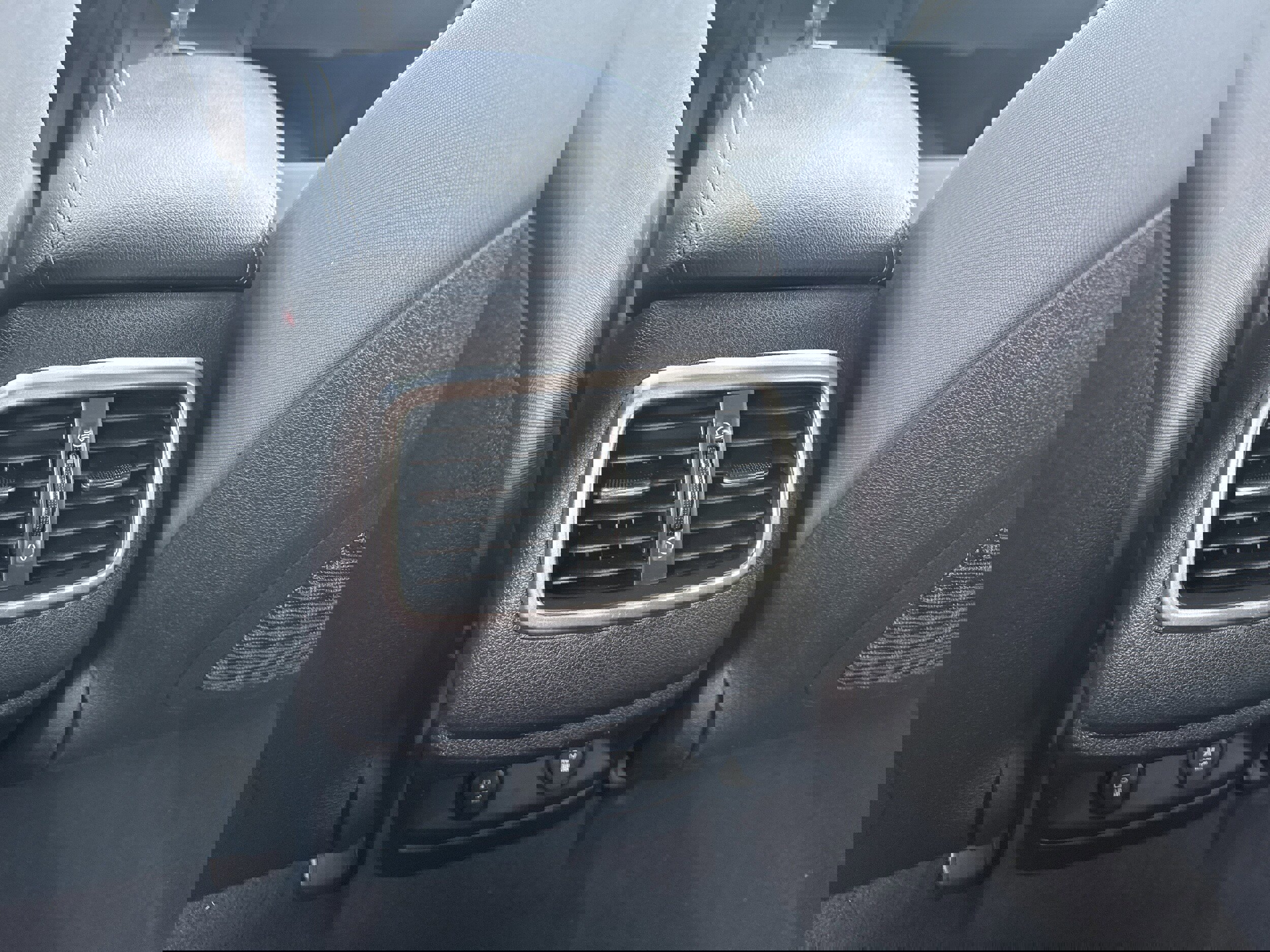 Used 2019 Kia Sorento LX image 12