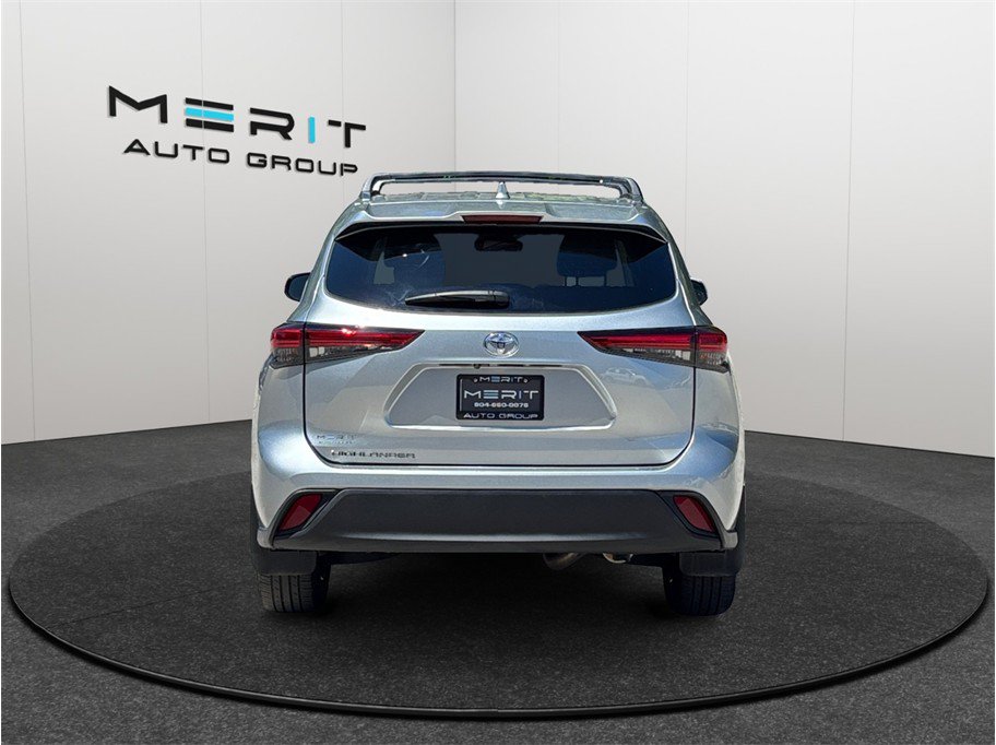 Used 2021 Toyota Highlander XLE AWD/4WD image 8