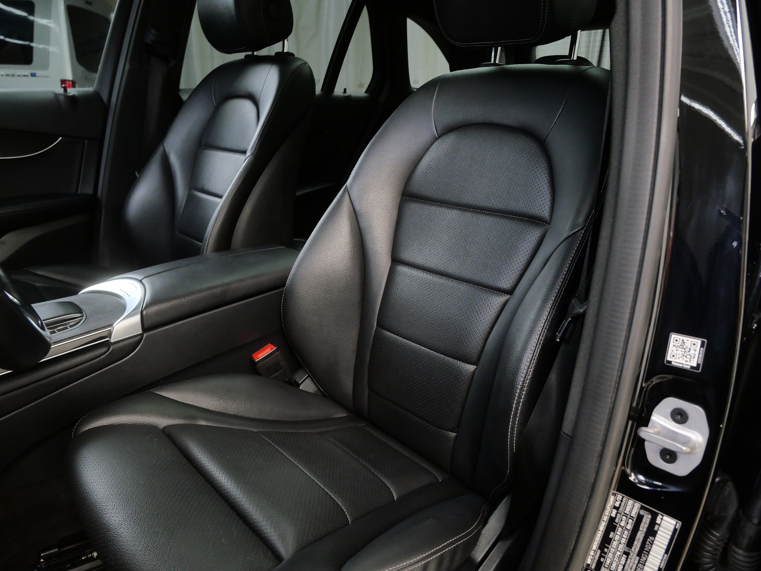 Certified 2022 Mercedes-Benz GLC 300 4MATIC image 3