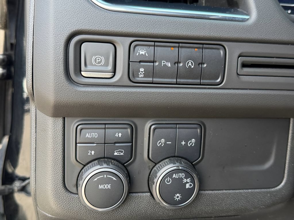 Used 2023 Chevrolet Suburban RST AWD/4WD image 30