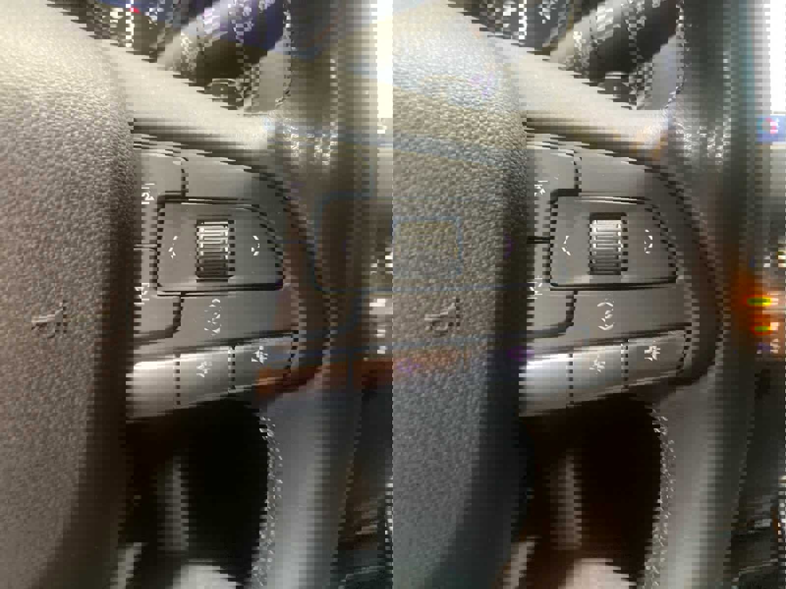 Used 2020 Cadillac XT4 Premium Luxury image 32