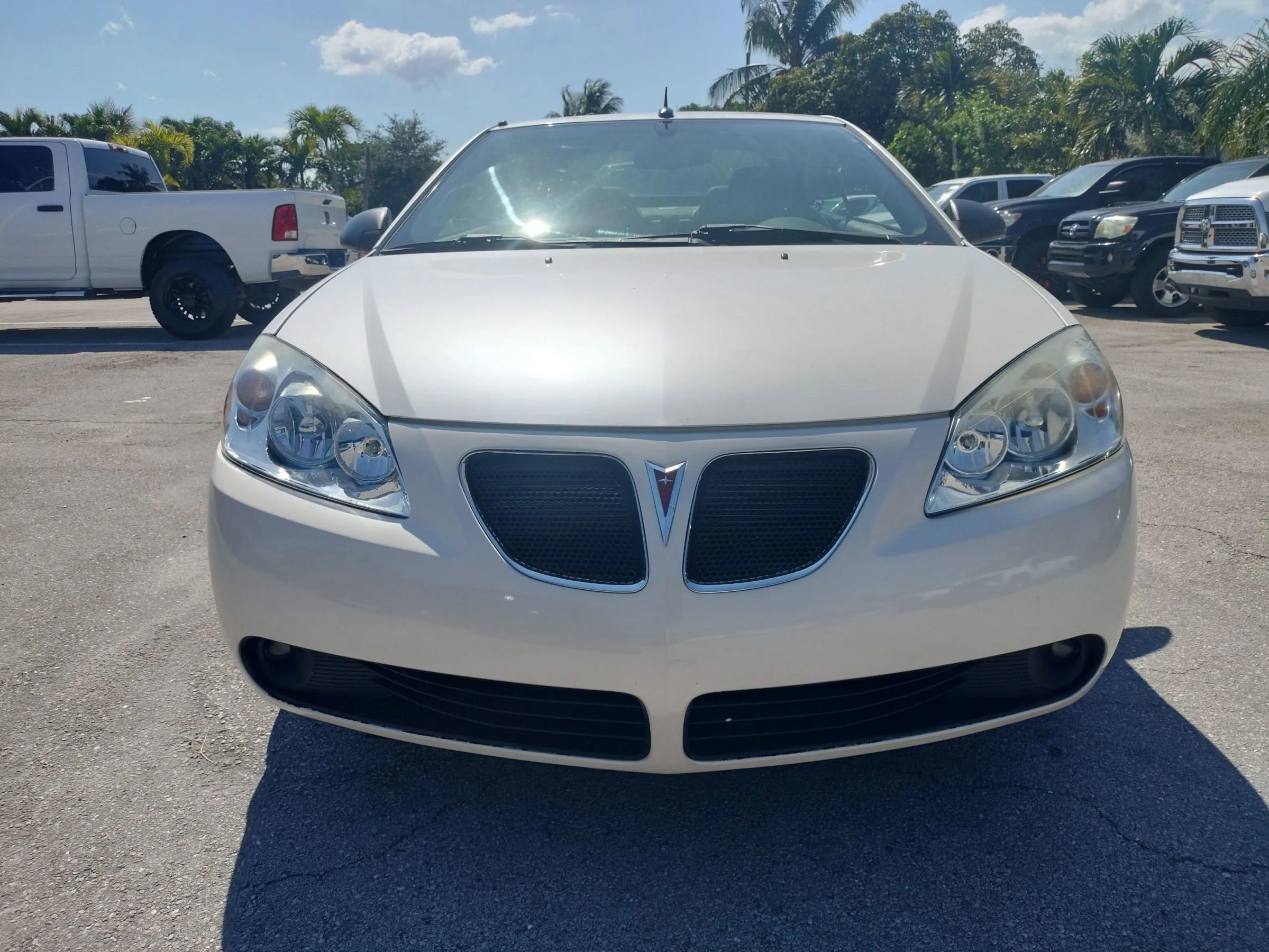 Used 2009 Pontiac G6 GT w/ Sport Package 1 FWD image 2