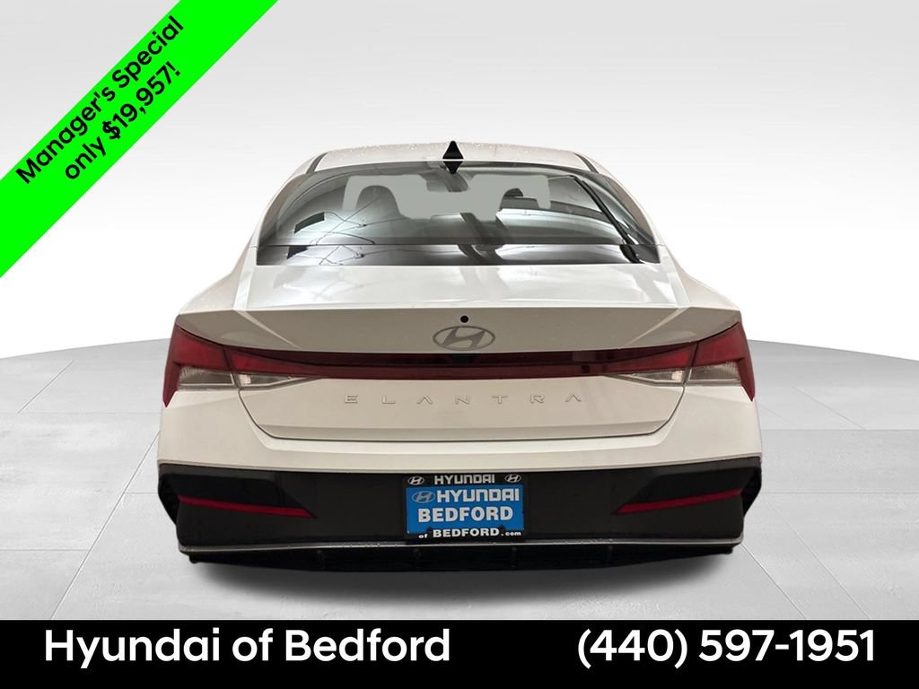 Certified 2026 Hyundai Elantra SE w/ Cargo Package FWD image 6