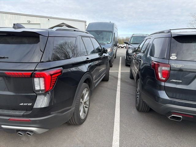 Used 2025 Ford Explorer Platinum w/ Ultimate Package image 3