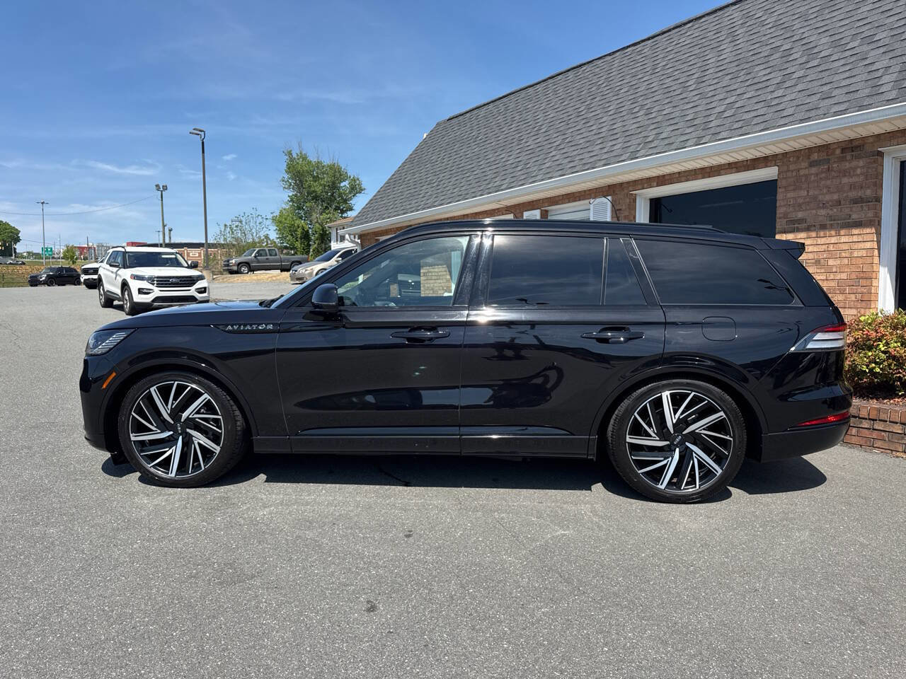 Used 2025 Lincoln Aviator Black Label w/ Jet Appearance Package AWD/4WD image 18