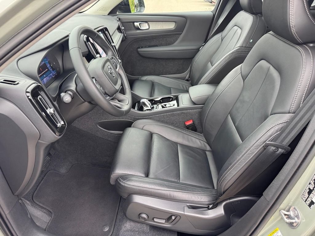 Certified 2023 Volvo XC40 B5 Plus w/ Climate Package AWD/4WD image 8