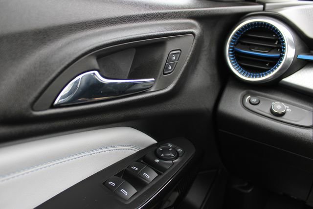 Used 2025 Chevrolet Trax LT w/ Driver Confidence Package image 11