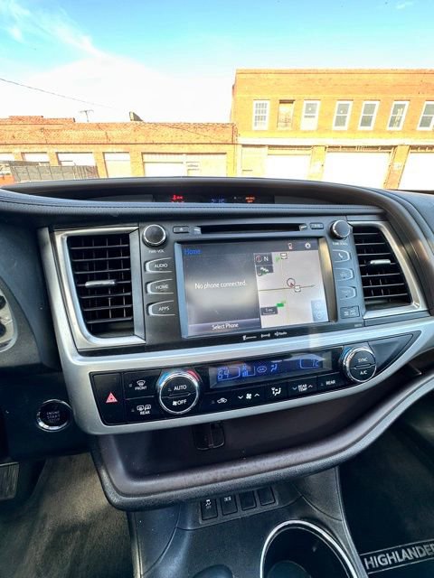 Used 2017 Toyota Highlander XLE image 14