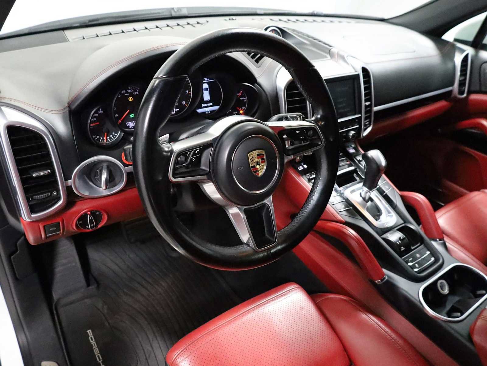Used 2016 Porsche Cayenne AWD/4WD image 4