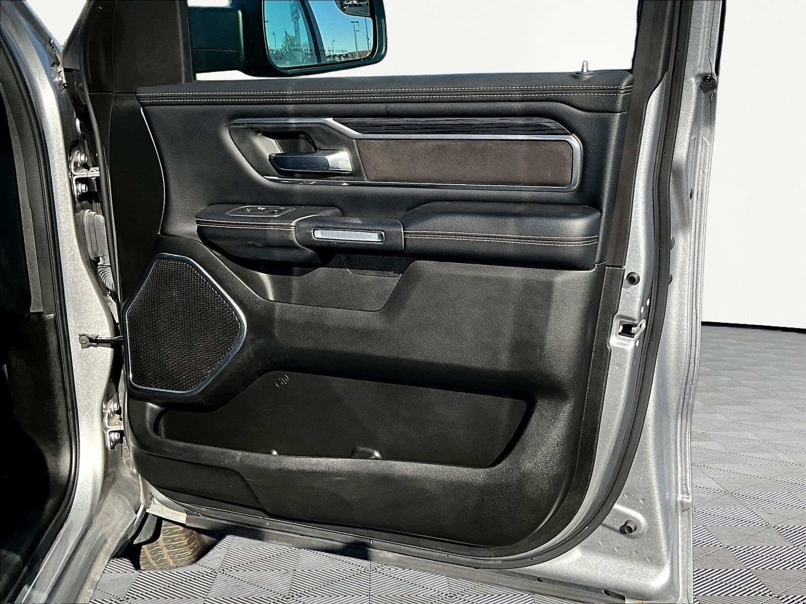 Used 2023 RAM 1500 Laramie AWD/4WD image 27