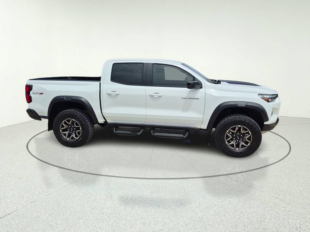 Used 2025 Chevrolet Colorado ZR2 w/ Technology Package AWD/4WD image 8