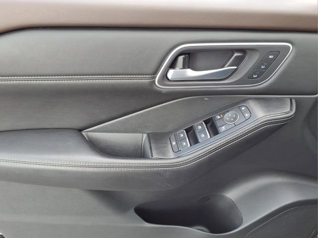 Used 2021 Nissan Rogue SL AWD/4WD image 10
