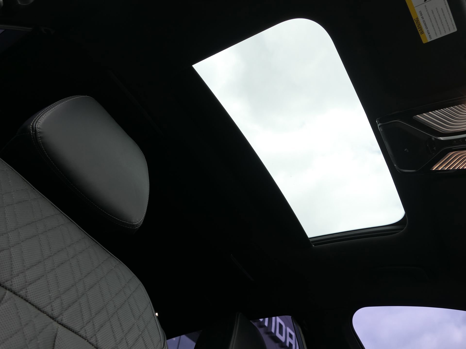 Used 2019 BMW 740i w/ M Sport Package RWD image 30