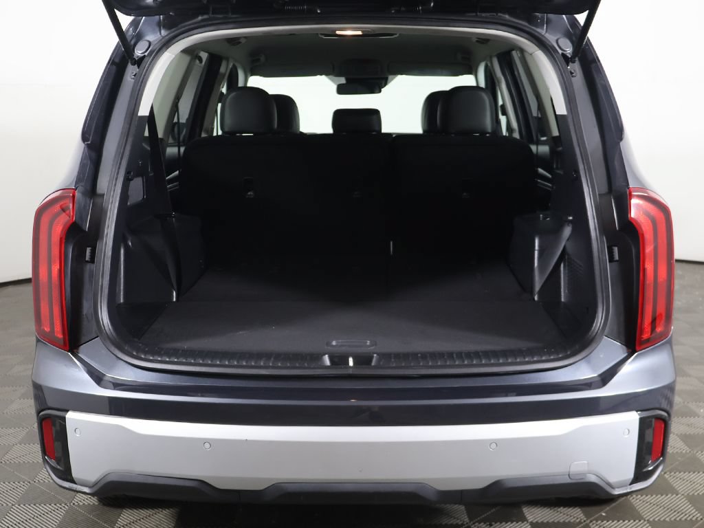 Used 2023 Kia Telluride LX AWD/4WD image 16